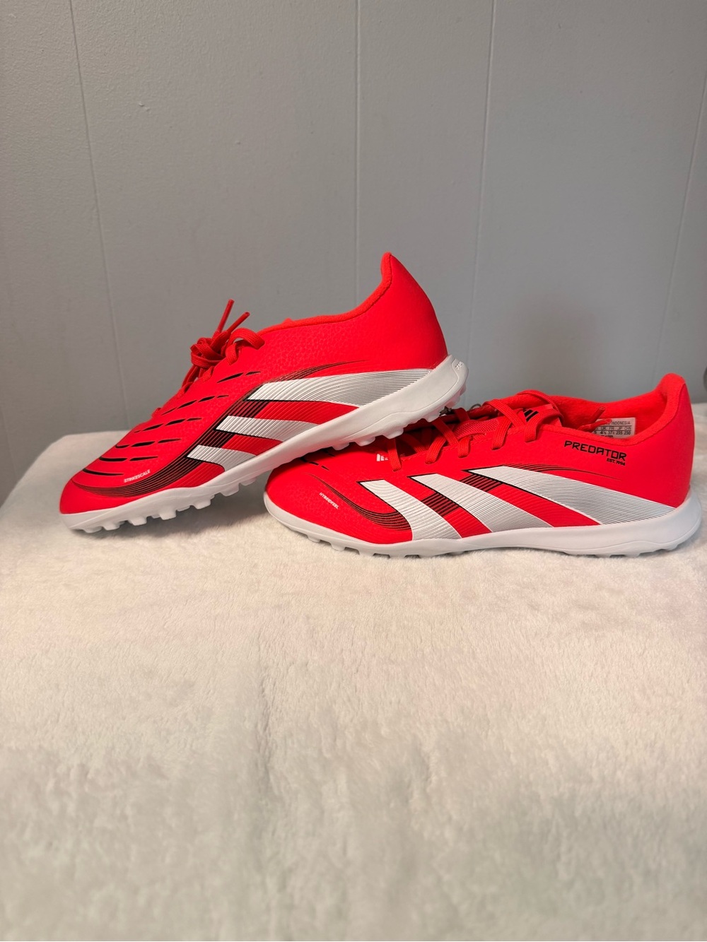 adidas Predator Indoor Soccer Shoes - Red/White